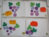写真：4歳児きりん組のぶどうと柿の作品